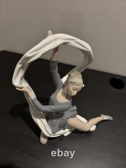 Nao Lladro Figurine 13 DANCER WITH VEIL BALLET BALLERINA LADY GIRL HAND REPAIR