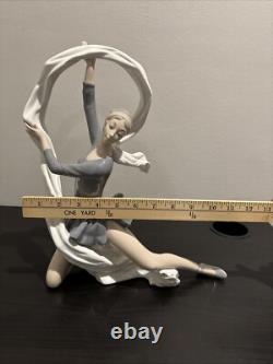 Nao Lladro Figurine 13 DANCER WITH VEIL BALLET BALLERINA LADY GIRL HAND REPAIR