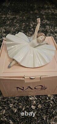 Nao Lladro Figurine A Dancer's Pose With Original Box