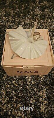 Nao Lladro Figurine A Dancer's Pose With Original Box