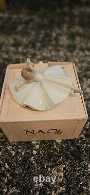 Nao Lladro Figurine A Dancer's Pose With Original Box