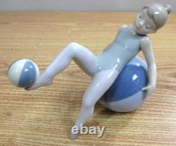 Nao Lladro Figurine Ballerina 1422 Daisa Retired Rare Girl With Beach Balls