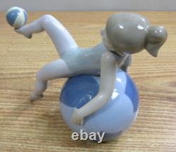 Nao Lladro Figurine Ballerina 1422 Daisa Retired Rare Girl With Beach Balls