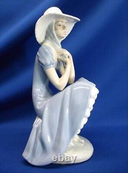 Nao Lladro Figurine Girl In Broad Brim Hat Sitting Thinking 11.5h