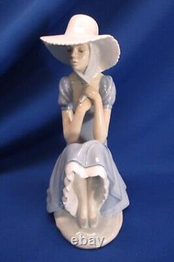 Nao Lladro Figurine Girl In Broad Brim Hat Sitting Thinking 11.5h