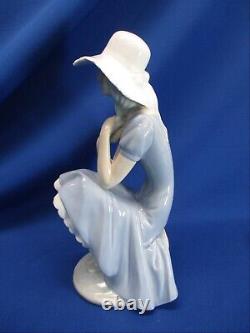 Nao Lladro Figurine Girl In Broad Brim Hat Sitting Thinking 11.5h