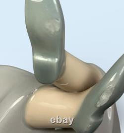 Nao Lladro Figurine Girl Playing With Kitten Vintage Made in Spain Daisa