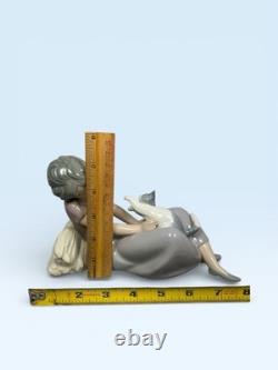 Nao Lladro Figurine Girl Playing With Kitten Vintage Made in Spain Daisa