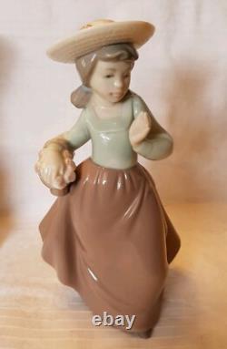 Nao Lladro Figurine Girl with Basket H 18.5cm Excellent