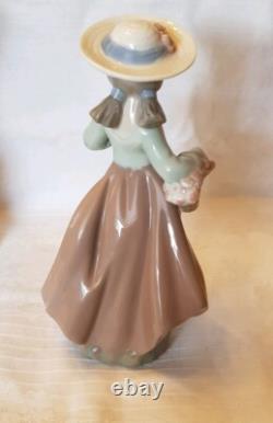 Nao Lladro Figurine Girl with Basket H 18.5cm Excellent