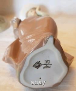 Nao Lladro Figurine Girl with Basket H 18.5cm Excellent