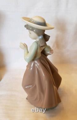 Nao Lladro Figurine Girl with Basket H 18.5cm Excellent