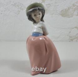 Nao Lladro Little Girl on Placid Walk Figurine 01291 Original Box 1997 Vintage