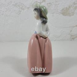 Nao Lladro Little Girl on Placid Walk Figurine 01291 Original Box 1997 Vintage