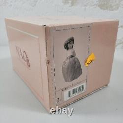 Nao Lladro Little Girl on Placid Walk Figurine 01291 Original Box 1997 Vintage