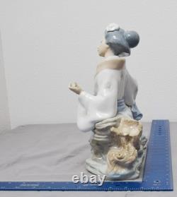 Nao Lladro ORIENTAL MELODY Geisha Girl Playing Shamisen #227 Broken Instrument