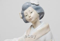 Nao Lladro ORIENTAL MELODY Geisha Girl Playing Shamisen #227 Broken Instrument