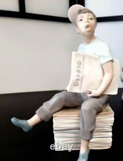 Nao, Lladro Paperboy Sitting On Diario Newspaper Bundle 9 Tall Rare