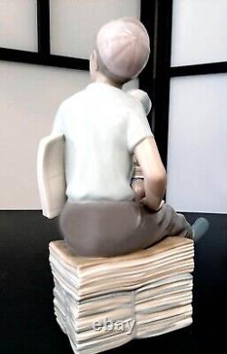 Nao, Lladro Paperboy Sitting On Diario Newspaper Bundle 9 Tall Rare