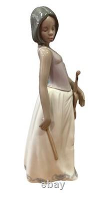 Nao Lladro Porcelain Figurine Created By Rafael Lozano Sweet Melody