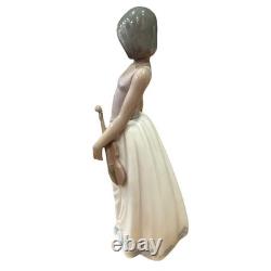 Nao Lladro Porcelain Figurine Created By Rafael Lozano Sweet Melody