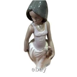 Nao Lladro Porcelain Figurine Created By Rafael Lozano Sweet Melody