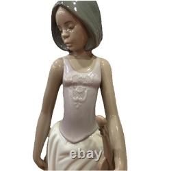 Nao Lladro Porcelain Figurine Created By Rafael Lozano Sweet Melody