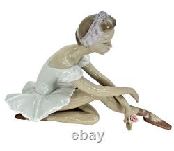 Nao Lladro Rose Ballerina #5919 Retired Porcelain Figurine 8 handmade Spain
