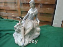 Nao Lladro Spain Porcelain Figure Woman With Hat