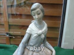 Nao Lladro Spain Porcelain Figure Woman With Hat