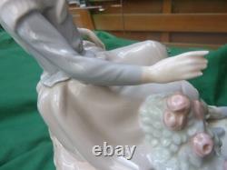 Nao Lladro Spain Porcelain Figure Woman With Hat