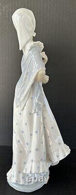Nao Lladro Woman Girl With Basket of Flowers 12 3/4 Spanish Porcelain Figure