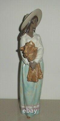 Nao Porcelain'Woman with Wheat' Large Figure No 12025 (Boxed) Lladro