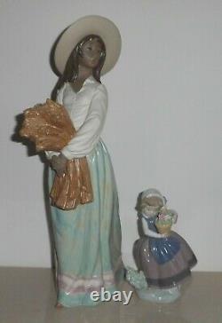 Nao Porcelain'Woman with Wheat' Large Figure No 12025 (Boxed) Lladro