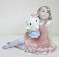 Nao Sister Brand Lladro Girl Stay by my side Hello Kitty Sanrio Figure