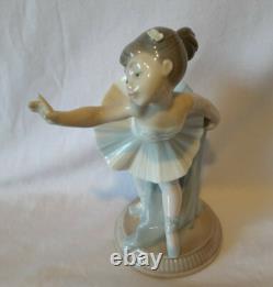 Nao Spain by Lladro Daisa Porcelain Figurine Girl Ballerina Dancer 17cm, 1991