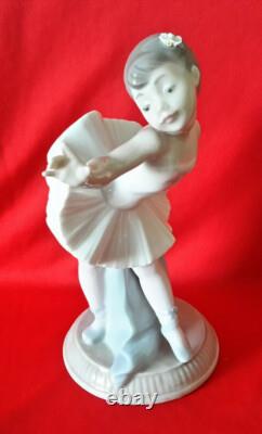 Nao Spain by Lladro Daisa Porcelain Figurine Girl Ballerina Dancer 17cm, 1991