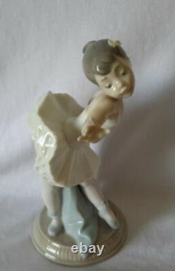 Nao Spain by Lladro Daisa Porcelain Figurine Girl Ballerina Dancer 17cm, 1991