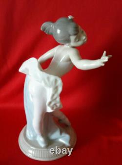 Nao Spain by Lladro Daisa Porcelain Figurine Girl Ballerina Dancer 17cm, 1991