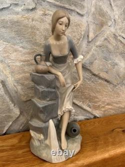 Nao by LLADRO Valencianita #465 Vintage Figure Statue Girl with Water Jug Spain