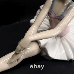 Nao by LLadro Ballet Exercise II Poised Ballerina Large Porcelain Figure with Box