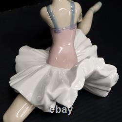 Nao by LLadro Ballet Exercise II Poised Ballerina Large Porcelain Figure with Box