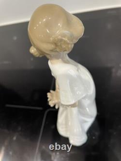 Nao by Lladro 1109 So Shy figure in original box