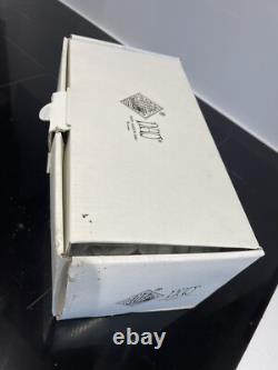 Nao by Lladro 1109 So Shy figure in original box