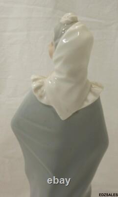 Nao by Lladro 12 Lady withFan Shawl Figurine