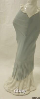 Nao by Lladro 12 Lady withFan Shawl Figurine