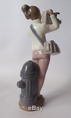 Nao by Lladro 1213 Television Reporter figurine Mint / Boxed Very Rare