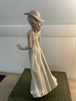 Nao by Lladro 1991'Gentle Breeze' Girl Flower Glossy Porcelain Figurine 10.5