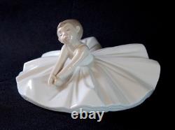 Nao by Lladro Ballerina Porcelain Figurine Dance Class Girl 1997 Daisa