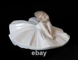 Nao by Lladro Ballerina Porcelain Figurine Dance Class Girl 1997 Daisa